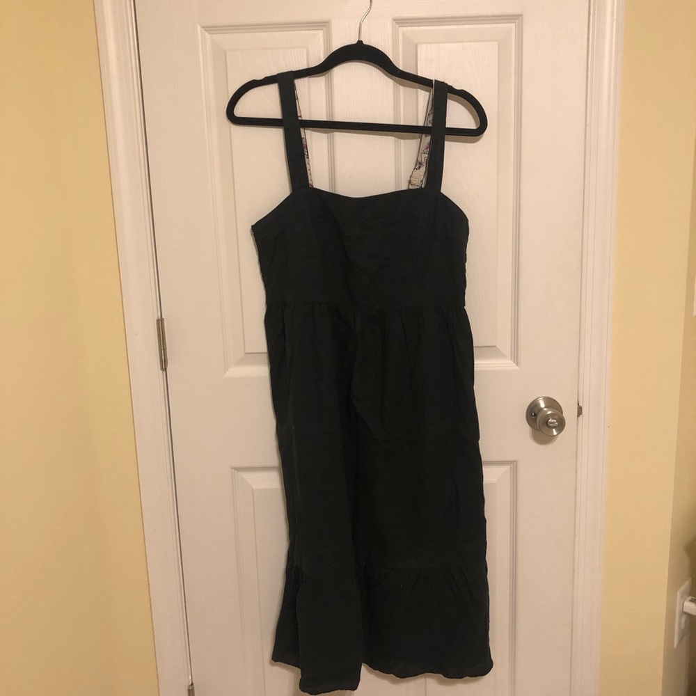 Volcolm black linen dress GUC